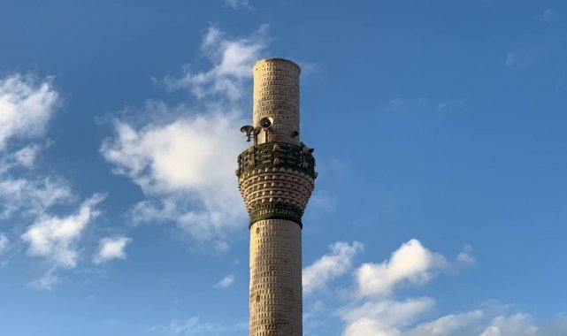 Şiddetli fırtına cami minaresini yıktı