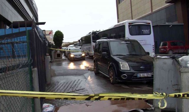 Şiddetli rüzgar fabrika çatısının saçlarını uçurdu