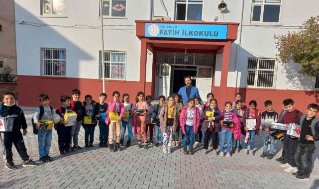 Siirt'te ilkokul öğrencilerine yardım