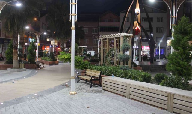 Sinop'ta şiddetli fırtına nedeniyle kamelya devrildi: 2 yaralı