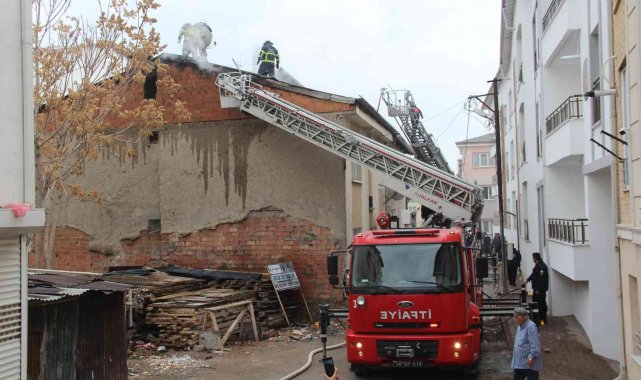 Sivas'ta korkutan yangın, vatandaşlar tahliye edildi