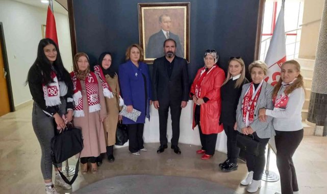 Sivasspor'a kadın taraftarlardan moral ziyareti