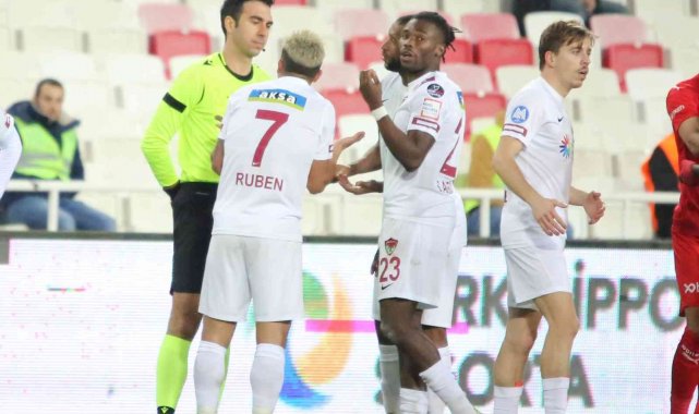 Sivasspor'da Ruben Ribeiro kırmızı kart gördü!