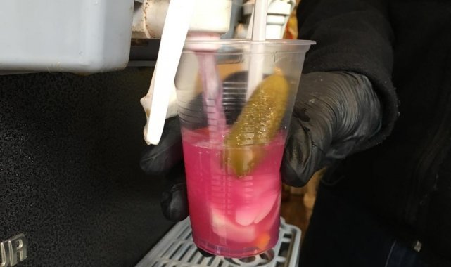 Soğuklarla birlikte turşu suyu satışları da arttı