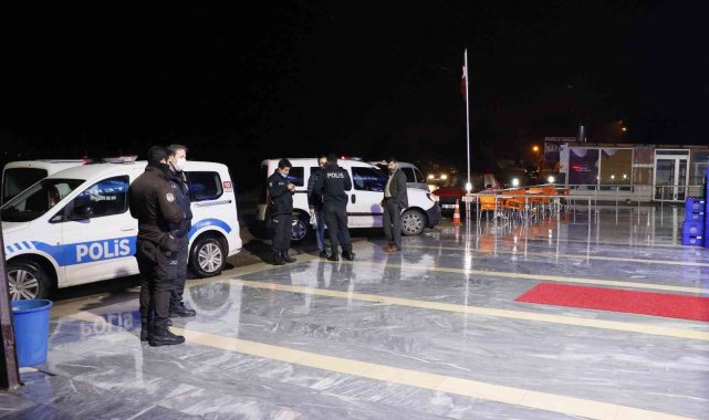 Sokak ortasında 5 yerinden vurulan genç kaldırıldığı hastanede öldü