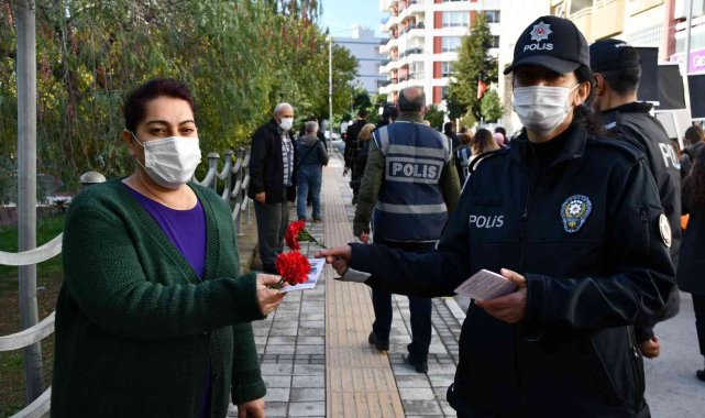 Söke polisi broşür dağıttı, KADES uygulamasına dikkat çekti