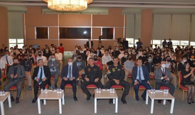 SOLOTÜRK pilotları ASO Teknik Koleji'nde öğrencilerle bir araya geldi