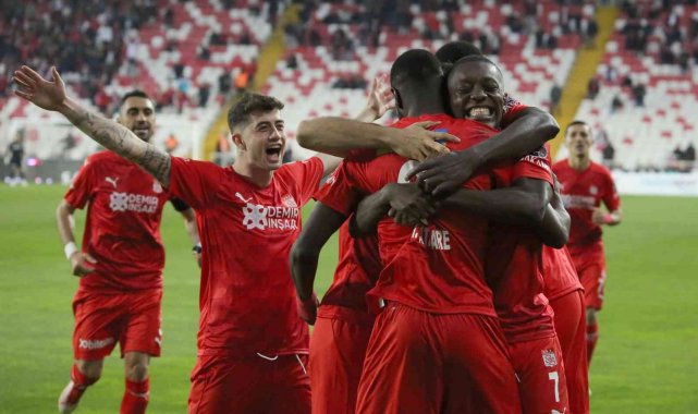 Spor Toto Süper Lig: D.G Sivasspor: 4- Hatayspor: 0