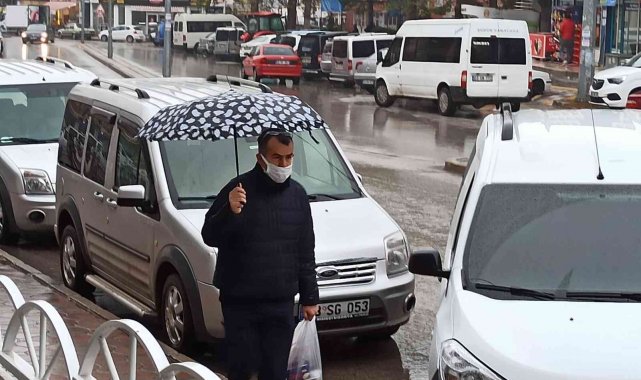 Şuhut'ta sağanak yağış etkisini gösteriyor