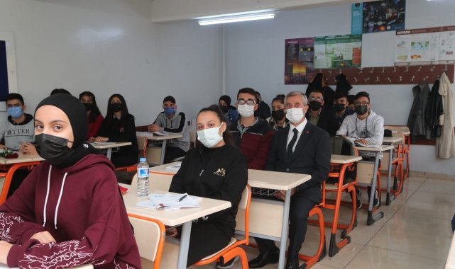 Tahmazoğlu Öğretmenler Gününde öğretmenleri ziyaret etti