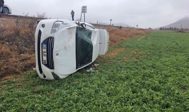 Taklalar atan otomobilin sürücüsü kazayı yara almadan atlattı