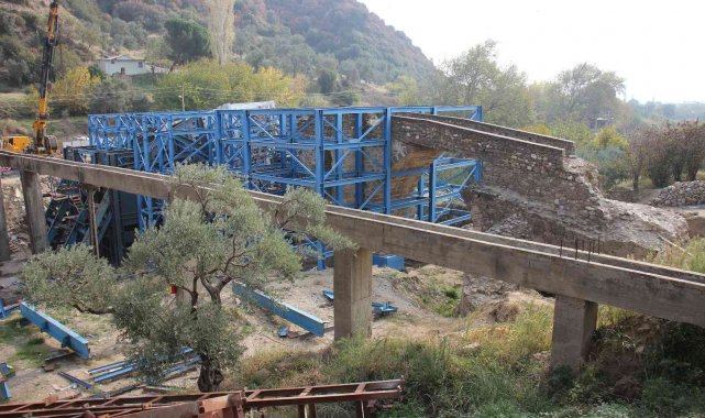 Tarihe tanıklık esen köprünün restorasyon çalışmaları sürüyor