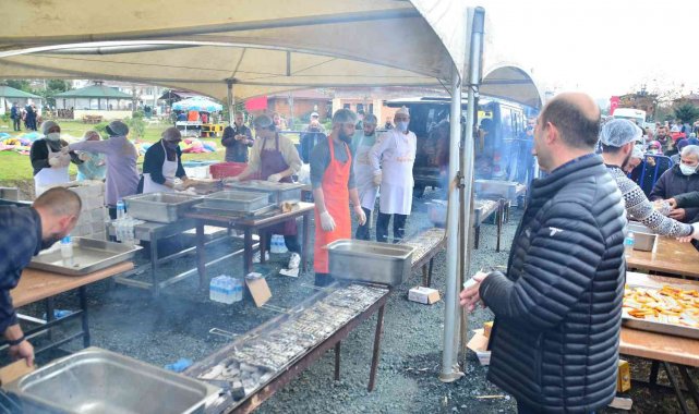 Terme'de hamsi festivali: 1,5 ton hamsi tüketildi