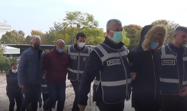 Toprağa gömülü bulunan 2 kişinin ölümüyle ilgili yakalanan 4 şüpheli adliyede