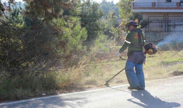 Toroslar'da tüm mahalleler baştan aşağı temizleniyor