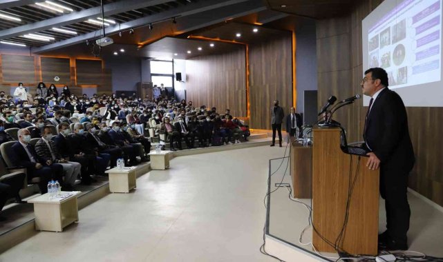 TÜBİTAK Başkanı Mandal, akademisyen ve öğrenciler ile bir araya geldi