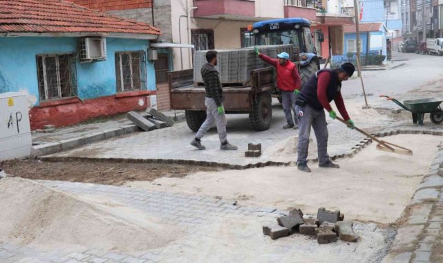 Turgutlu Belediyesinden devrilen ağaçlara hızlı müdahale