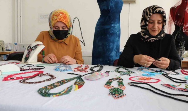 Türk motifleri takı ve elbiselerde hayat buluyor