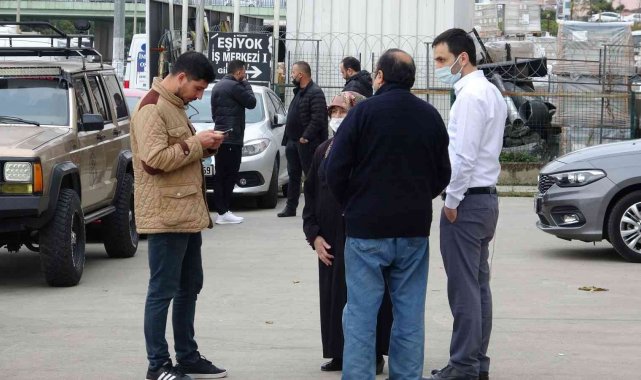 Tuzla'da kapkaççıların 76 yaşındaki kadından 130 bin TL çaldığı anlar kamerada