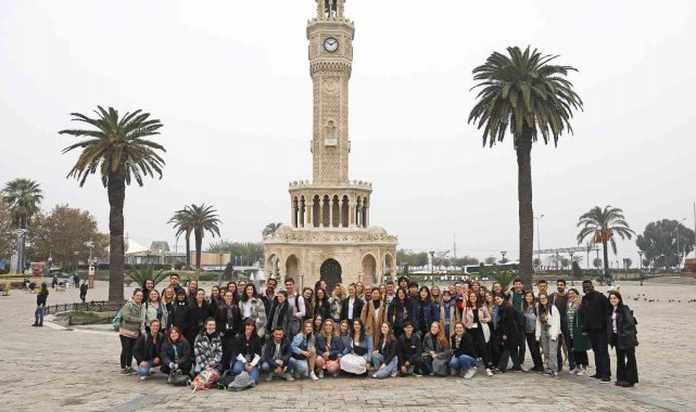Uluslararası öğrenciler İzmir'in lezzetleriyle hem eğlendi hem öğrendi
