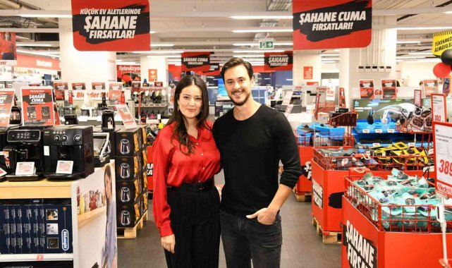 Ünlü çift hem şahane cuma alışverişi yaptı hem de eğlendi