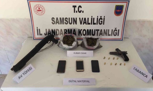 Uyuşturucu ticareti zanlıları jandarmadan kaçamadı