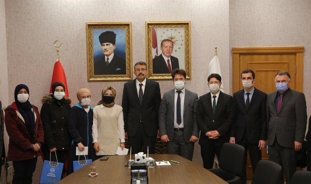 Vali Ali Çelik, "Göç ve Çocuk" yarışmasında dereceye giren öğrencileri tebrik etti