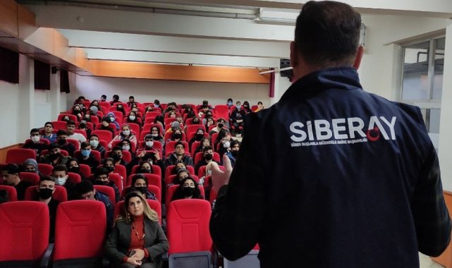 Van polisinden "Güvenli ve Bilinçli İnternet Kullanımı, Siber Zorbalık ve Teknoloji Bağımlılığı" eğitimi