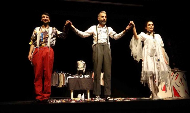 Van'da 'Birkaç Dakika Önce Saat 4' tiyatro oyunu beğeni aldı