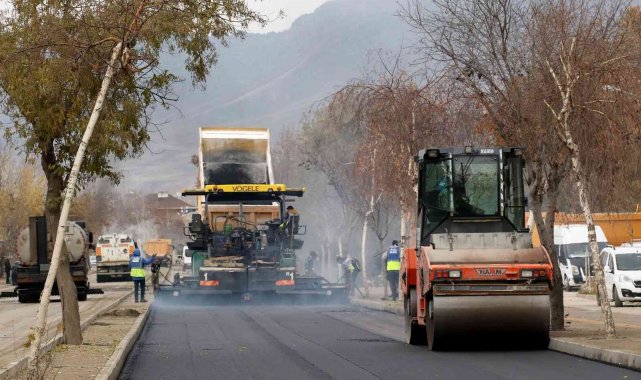 Van&#039;da yol asfaltlama çalışması