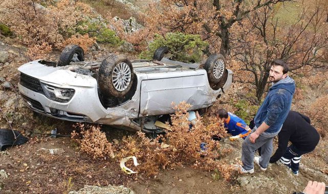 Virajı alamayan otomobil 45 metrelik uçuruma yuvarlandı: 4 yaralı