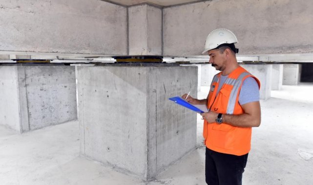 Yeni Dörtyol Devlet Hastanesi'ne deprem izolatörü kalkanı