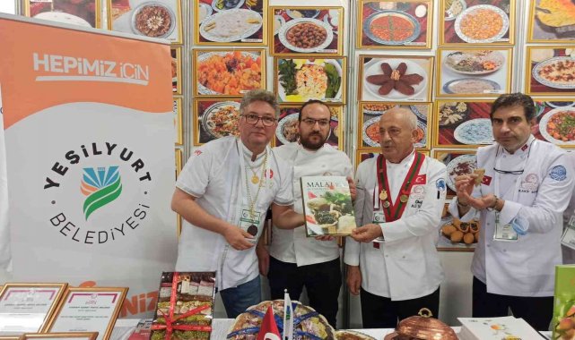 Yeşilyurt'un lezzetleri dünya helal zirvesinde ilgi gördü
