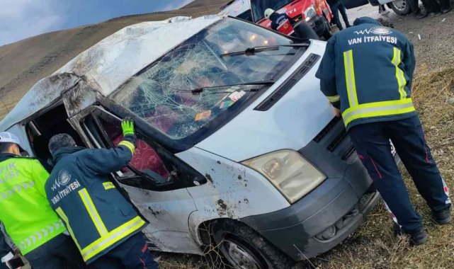 Yolcu minibüsü takla attı: 2'si ağır 5 yaralı