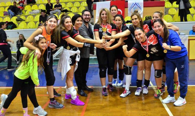 Yunusemre Belediyesi filede şampiyon