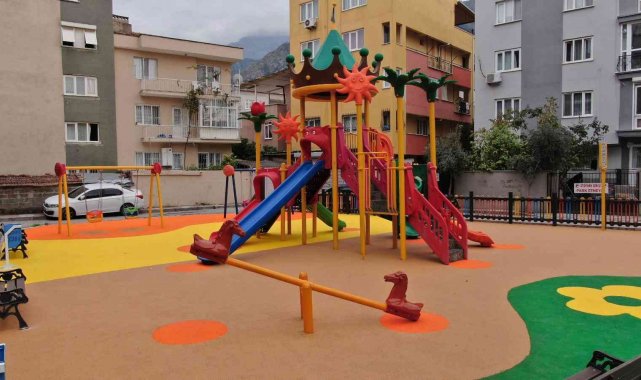 Yunusemre Belediyesi parklara yenileme