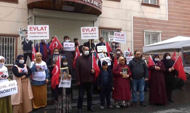 Yüreği yanık aile Tekirdağ'dan gelip evlat nöbetine katıldı