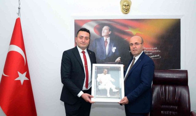 Zabıta Müdürü Yılmaz'dan Kırşehir Belediye Başkanı Ekicioğlu'na sunum