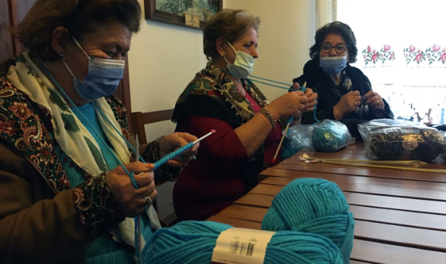 100 Yaş Evinden ihtiyaç sahiplerine atkı ve kazak