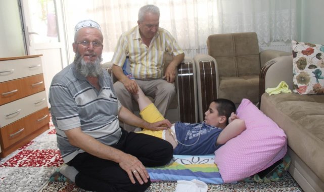 11 yıldır yatalak olan Ömer&#039;in tek istediği ziyaret edilmek