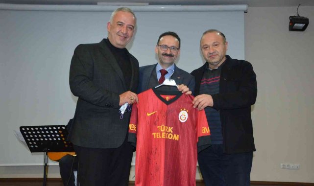 15 bin TL&#039;ye gelir elde eden imzalı Galatasaray forması Duru bebeğin kampanyasında kullanılacak