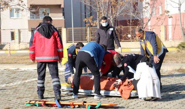 17 yaşındaki genç okul binasının 5. katından atlayarak intihara teşebbüs etti