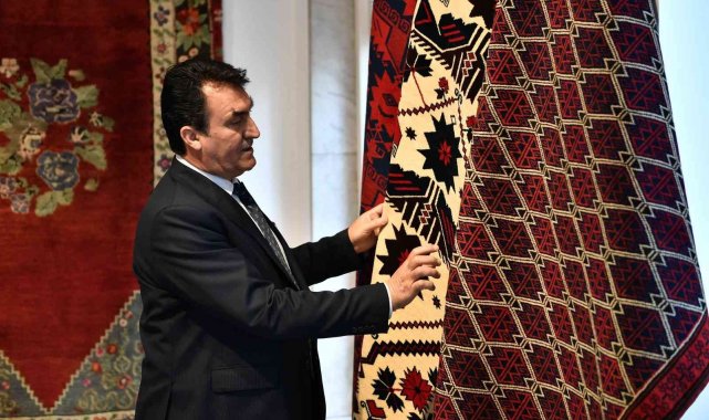 2 asır dayanan bu halıların kök boyaları solmak yerine her yıl daha da canlanıyor