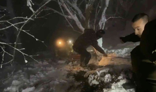 200 metre uçuruma yuvarlanan 2 genç donmak üzereyken böyle kurtarıldılar