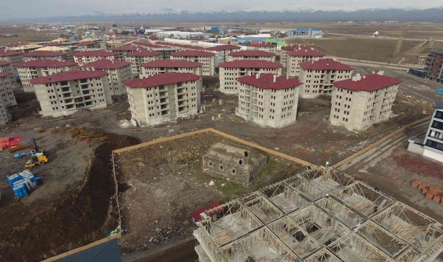 231 yıllık kilisenin sahibi inat edince tarihi mekan konutların ortasında harabe halde kaldı