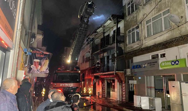 3 katlı binada yangın paniği