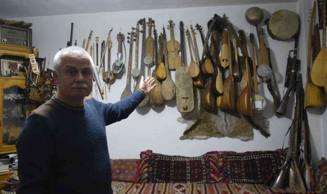35 yıldır topladığı çalgılar ile evin bir odasını müze yaptı