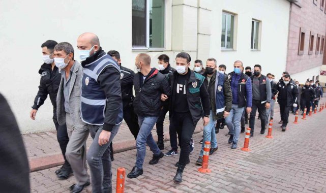 350 polisin katıldığı operasyonda yakalanan 15 kişi adliyede