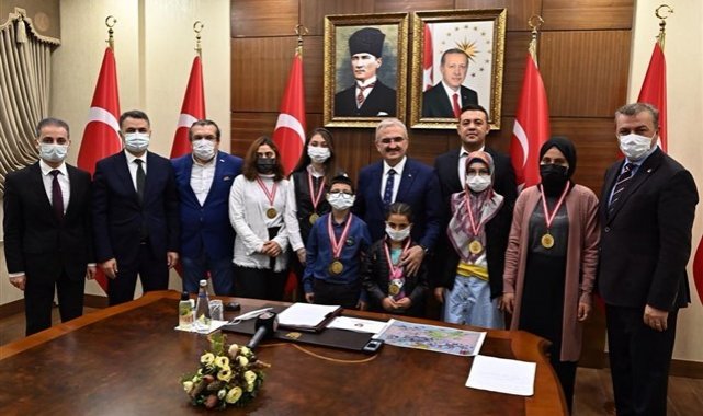 '11. Sağlıklı Nesil Sağlıklı Gelecek' yarışmasında dereceye giren öğrencilere ödül