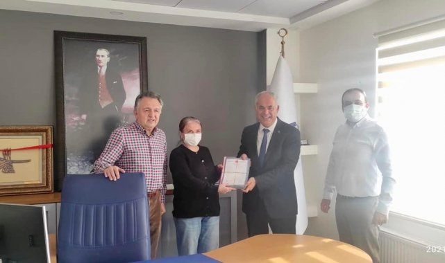 &#039;18 Uygulaması&#039; işlemleri biten 250 parsel sahibi kişilere tapuları teslim edildi